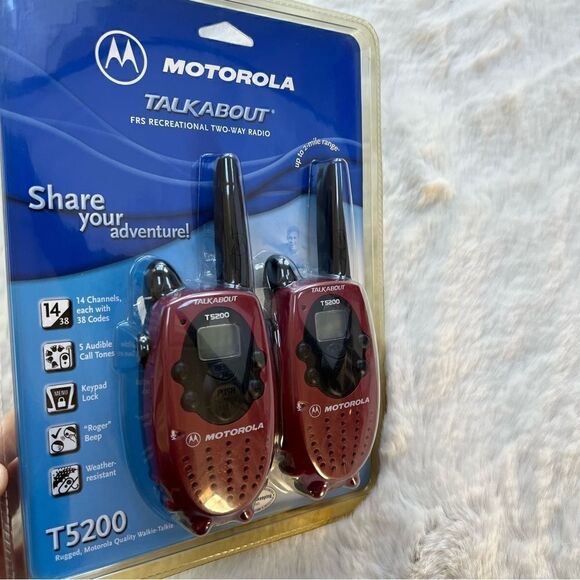 Motorola TalkAbout T5200 AA 2-Mile 14-Channel FRS Two 2 Way Radio (Pair) NEW - Picture 4 of 4